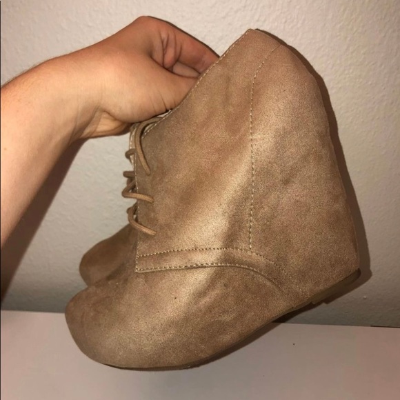 𝐓𝐀𝐍 𝐀𝐍𝐊𝐋𝐄 𝐁𝐎𝐎𝐓 𝐖𝐄𝐃𝐆𝐄𝐒 - Picture 3 of 9